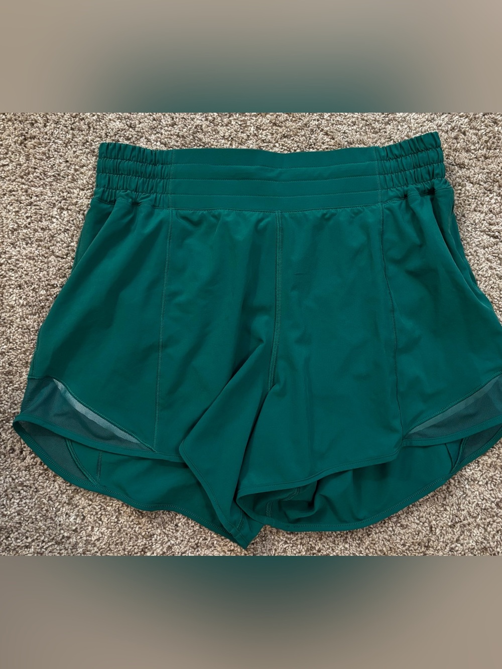 EUC! LULULEMON Hotty Hot low rise lined shorts. Size 8. - Picture 3 of 9